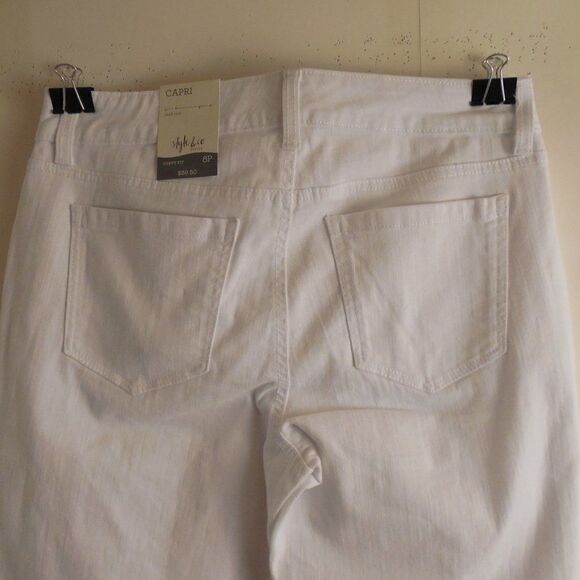 539927....Style & Co Curvy Capri Jeans - Picture 3 of 5